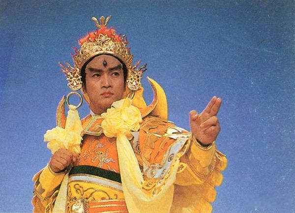 二郎神的第三只眼睛是单眼皮还是双眼皮 二郎神的天眼是从哪里来的