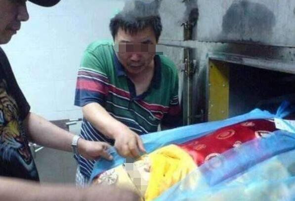 在火葬场工作没忍住把女尸给 火葬场工人吃130具女尸荒诞可笑