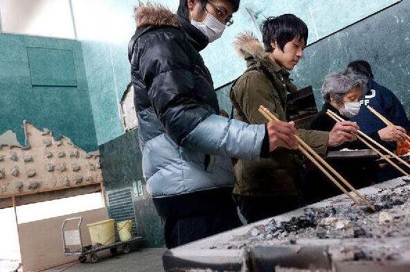 在火葬场工作没忍住把女尸给 火葬场工人吃130具女尸荒诞可笑