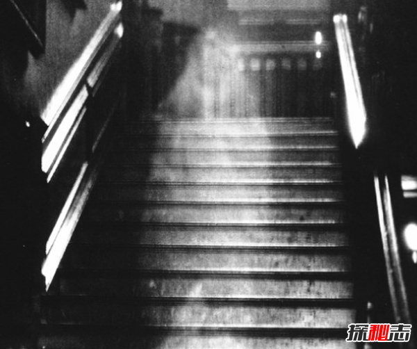 一张图片吓死30万人的图片 晚宴幽灵作者脑洞很大