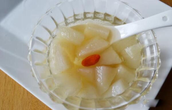 梨子炖冰糖的禁忌人群 梨子炖冰糖的功效与作用