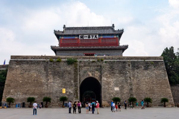 天下第一雄关是那个关 是居庸关还是嘉峪关?