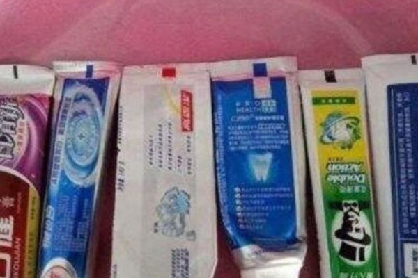 牙膏尾部的颜色条代表什么 牙膏尾部有蓝,黑,绿哪个最好