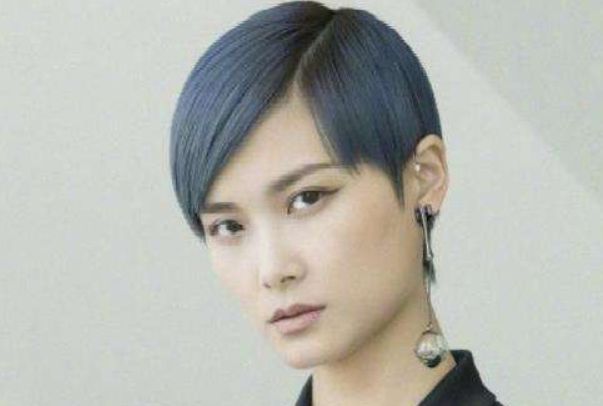 李宇春几几年超女 李宇春结过婚没有?丈夫到底是谁