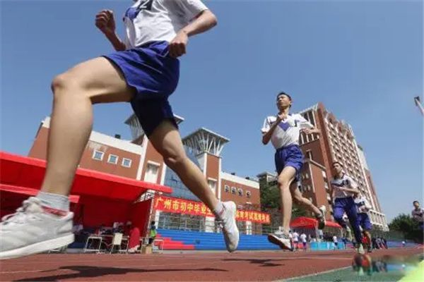 学生跑1000米作弊技巧 体考1000米长跑的技巧