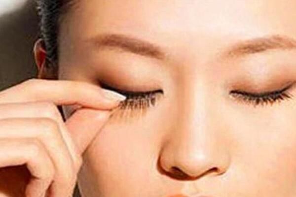 女人右眼跳是怎么回事预兆 女人右眼跳是财还是灾的说法