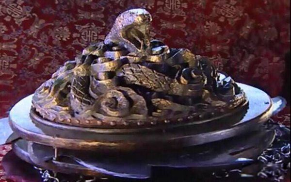 世界十大禁用刀 中国56式军刺三面的血槽相当吓人