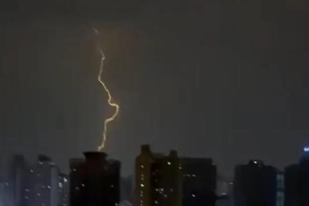 没有避雷针打雷可以玩手机吗 为什么打雷不能看电视也不能玩手机