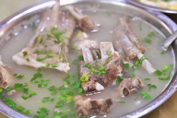 炖羊肉不能放什么调料 炖羊肉不放花椒还是大料