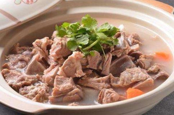 炖羊肉不能放什么调料 炖羊肉不放花椒还是大料