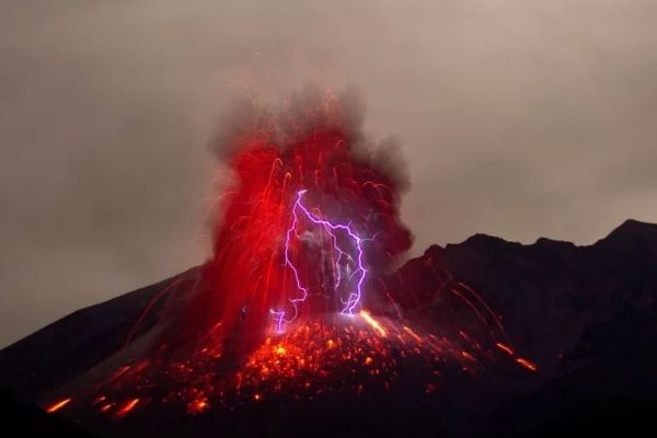 最严重的火山喷发事件是什么 培雷火山爆发事件死了多少人