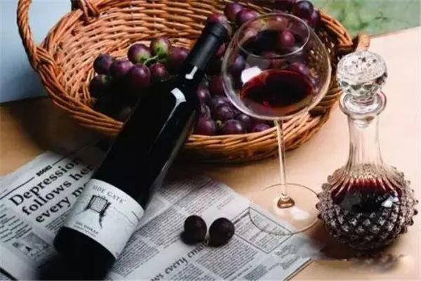 红酒和什么搭配好喝 红酒配什么饮料好喝一点不伤人