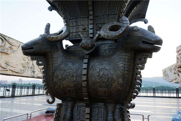四羊方尊的历史地位 四羊方尊是哪个朝代的?怎么发现的