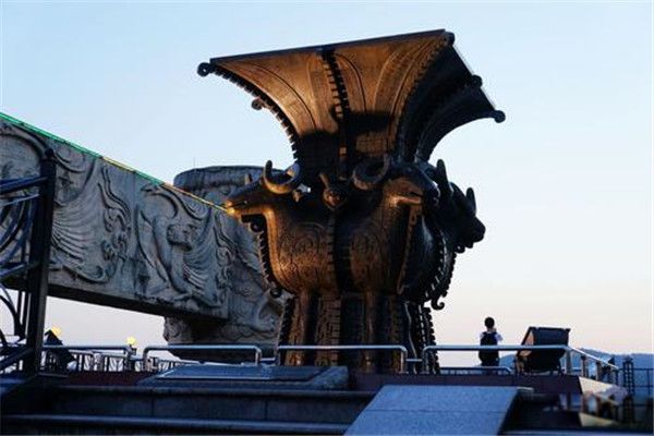 四羊方尊的历史地位 四羊方尊是哪个朝代的?怎么发现的