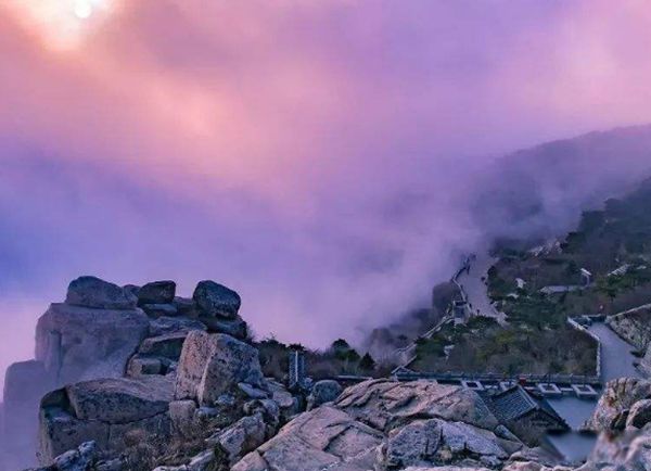 情侣爬泰山真的会分手吗 为什么不建议情侣爬泰山