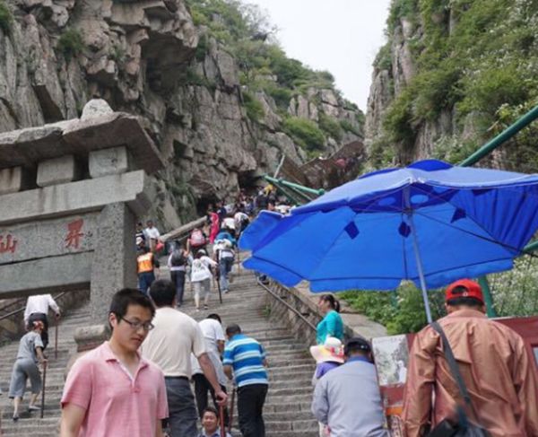 情侣爬泰山真的会分手吗 为什么不建议情侣爬泰山