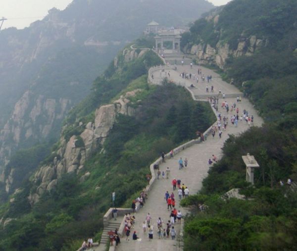 情侣爬泰山真的会分手吗 为什么不建议情侣爬泰山