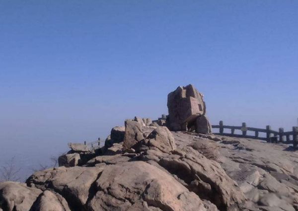 情侣爬泰山真的会分手吗 为什么不建议情侣爬泰山