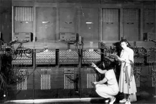 ��һ̨���Ӽ������ʲô���� ��һ̨���Ӽ������1946�����������Ƶ�