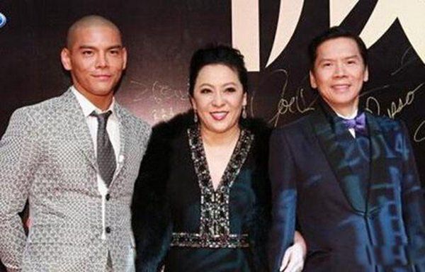 向华强到底什么来头 他在北京被扇巴掌被打事件