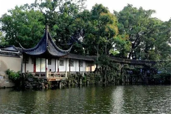 清风明月本无价近水远山皆有情的意思 出自哪里谁写的