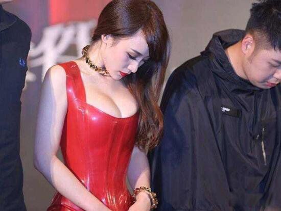 柳岩身材到底多好 柳岩近照身材三围图片
