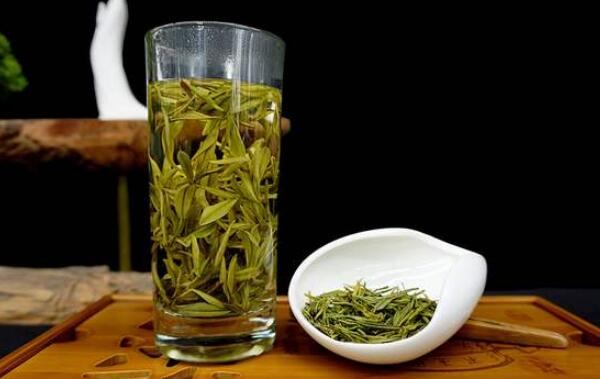 绿茶的功效与作用 绿茶的冲泡时间和水温是多少