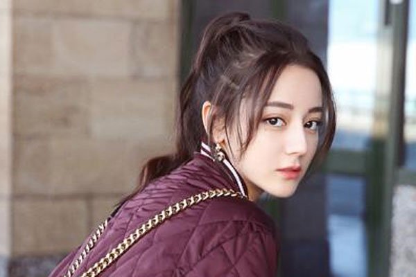 迪丽热巴个人资料简介 陪导演天涯怎么回事