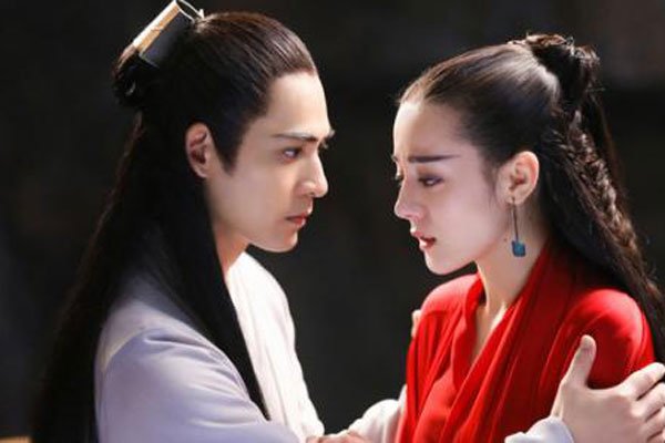 迪丽热巴个人资料简介 陪导演天涯怎么回事