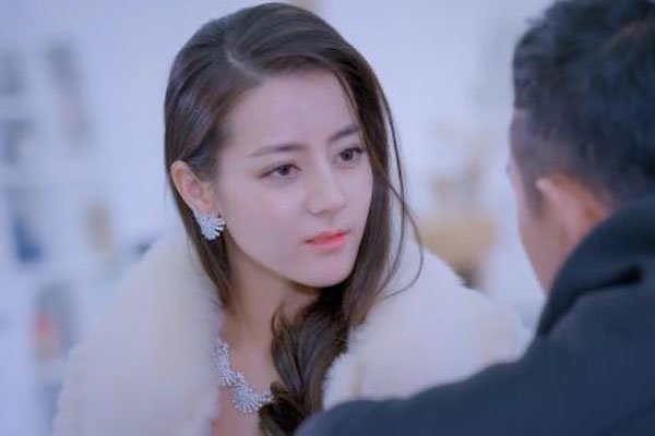 迪丽热巴个人资料简介 陪导演天涯怎么回事