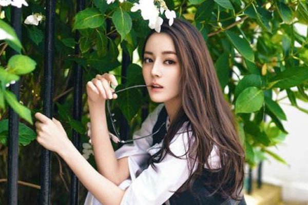迪丽热巴个人资料简介 陪导演天涯怎么回事
