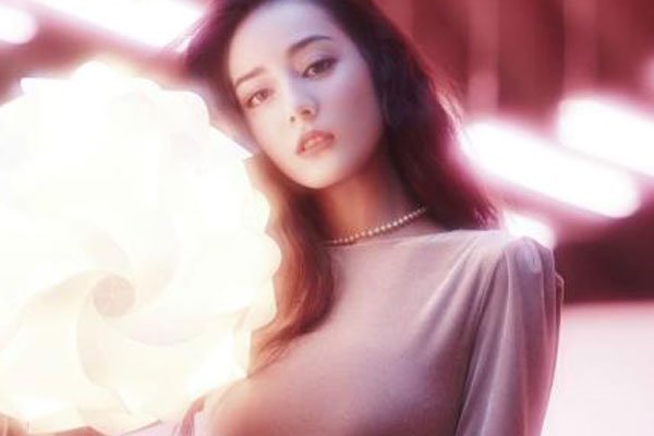 迪丽热巴个人资料简介 陪导演天涯怎么回事