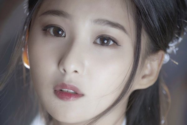 戚蓝尹是做什么的 结婚之后不工作靠若风