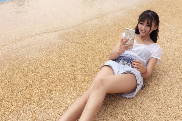 戚蓝尹是做什么的 结婚之后不工作靠若风