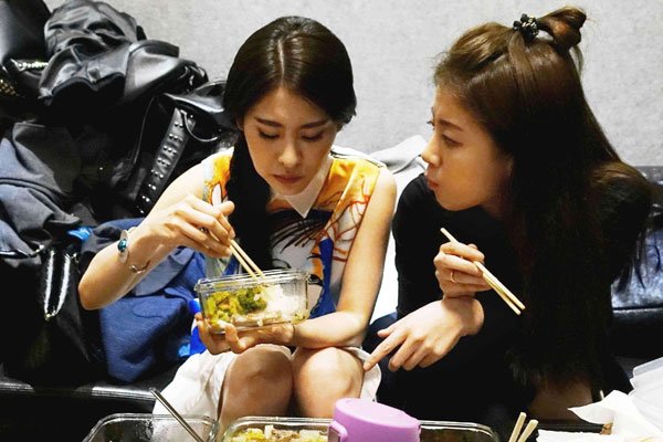 李嘉格和张碧晨取关怎么了 一个歌手一个演员没有利益冲突