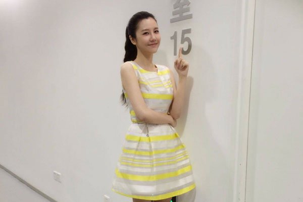 马凡舒走秀泳裤掉落原版视频哪里有 官方删除不是本人怎么回事