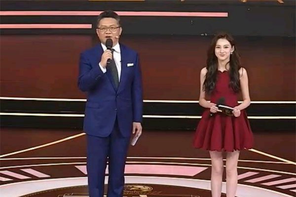 马凡舒走秀泳裤掉落原版视频哪里有 官方删除不是本人怎么回事