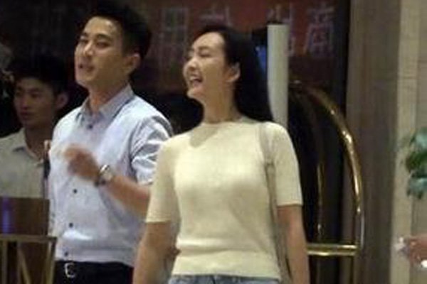 王鸥刘恺威夜光剧本事件 看到的就是异性漆黑月夜同屋