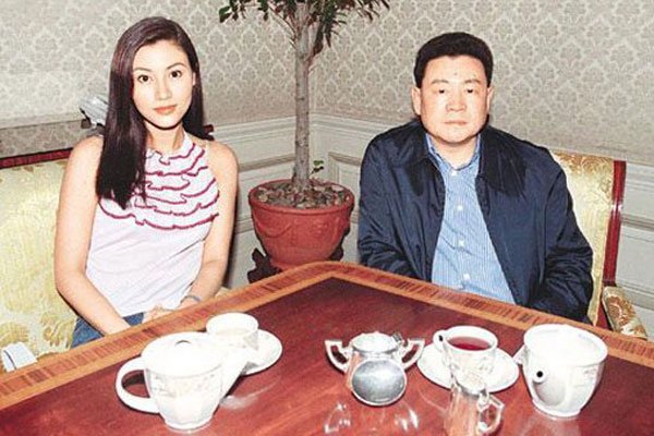 为什么大刘对李嘉欣关之琳不一样 刘銮雄为什么不塞李嘉欣高尔夫球