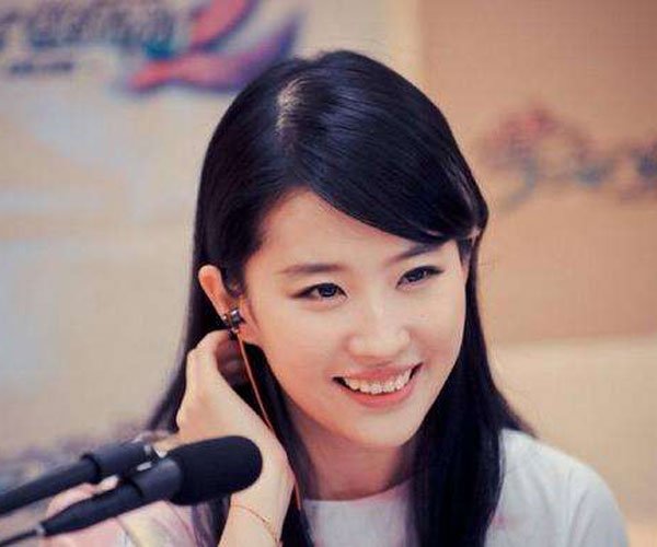 刘亦菲跳广场舞是哪部电视剧 南烟斋笔录什么时候播出