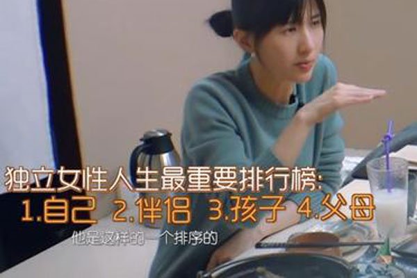 papi酱成名经历什么时候红的 表演系还是导演系毕业的