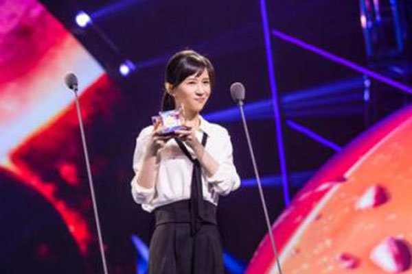 papi酱成名经历什么时候红的 表演系还是导演系毕业的