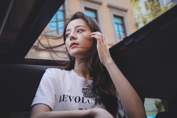 迪丽热巴裸睡照片不挡 故意P图诋毁一眼被看穿是假的
