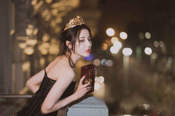 迪丽热巴裸睡照片不挡 故意P图诋毁一眼被看穿是假的