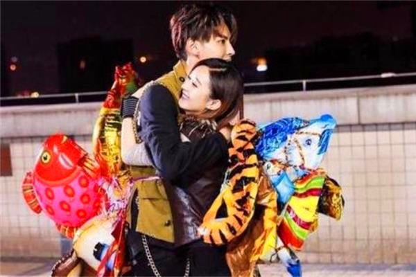 吴亦凡赵丽颖眼神暧昧 剪辑师让吴亦凡和赵丽颖充满了爱的泡泡