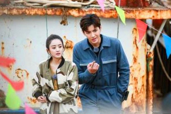 吴亦凡赵丽颖眼神暧昧 剪辑师让吴亦凡和赵丽颖充满了爱的泡泡