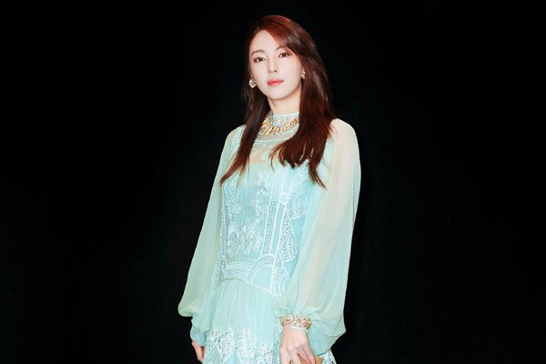 张雨绮和几个男人结婚 感情混乱凭什么能得到大家的喜欢