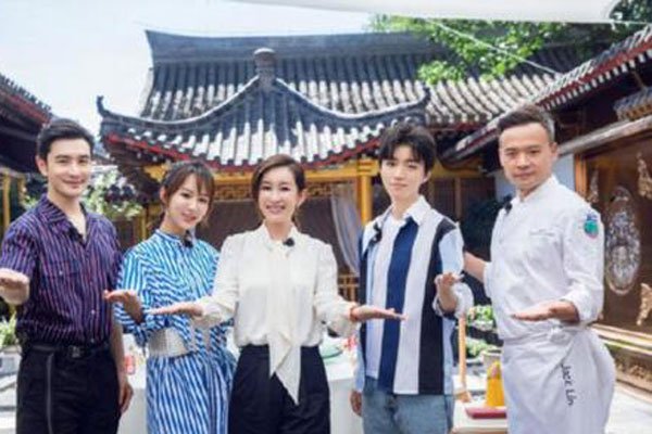 秦海璐是黄晓明请来的吗 招来这么负责任的店员值了