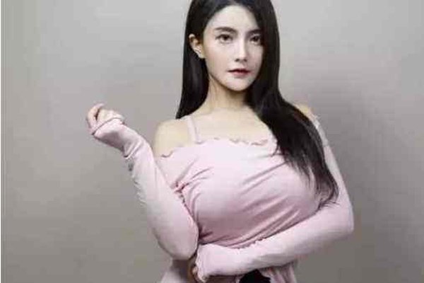 �����Ű���31����Ƶ �ز���������һ����Ů����