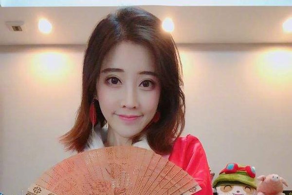 冯提莫被男嘉宾摸腿原视频是什么节目 马松摸冯提莫腿视频19次